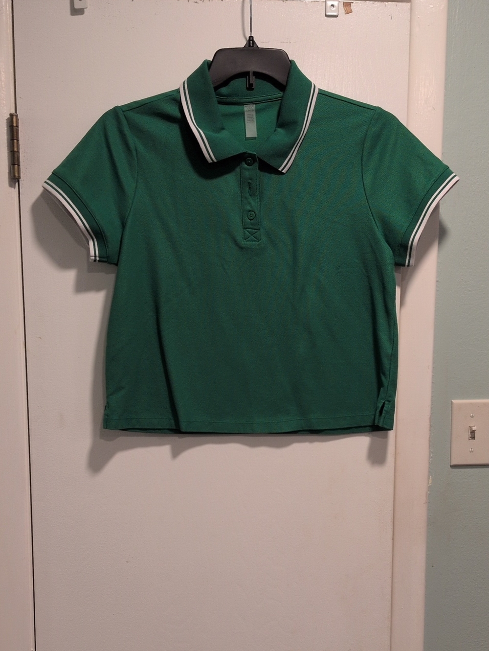 Beyond Yoga Emerald Green Polo Crop Top with White Trim